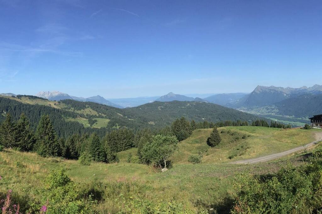 Vu de la vallée ensoleillée