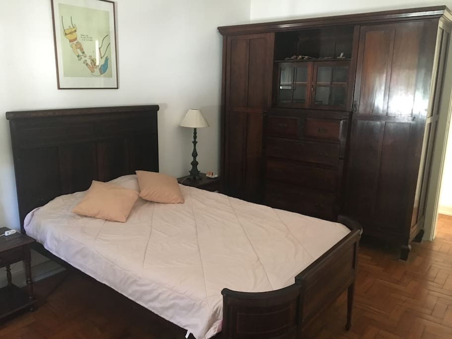 Bedroom with queen size bed