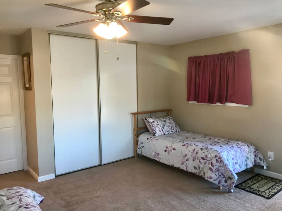 Twin bed and full closet. Closet includes hangers and a laundry basket. If you're staying 4+ days, we're happy to do one load of laundry per week for an additional $5 fee, please message me with any questions!