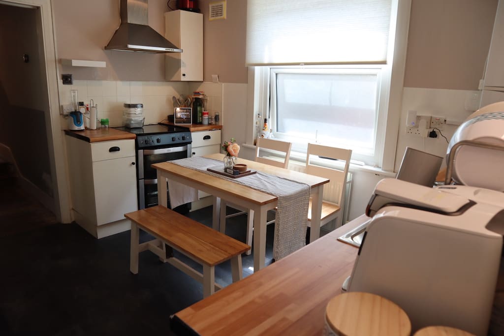 Modern Kitchen Dinner
