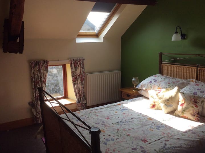  Lovely Upstairs Double Bedroom
