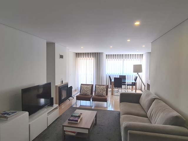 Apartamento T4 em frente ao mar