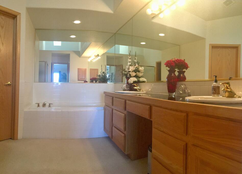 5-Piece Master Bath with Jet Tub