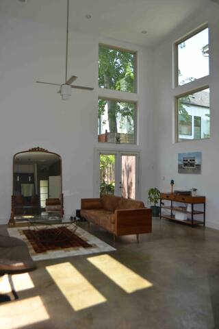 Trendy Loft Home in South of Downtown Austin gallery image 3