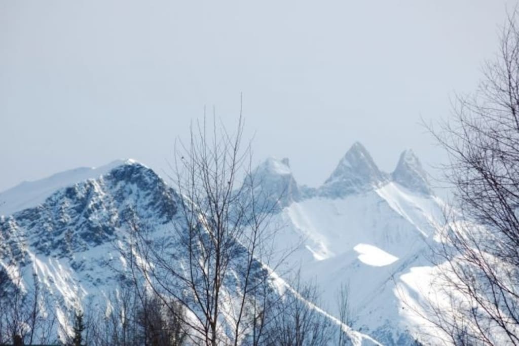 vue magnifique sur les aiguilles d'arves, ambiance hivernale
