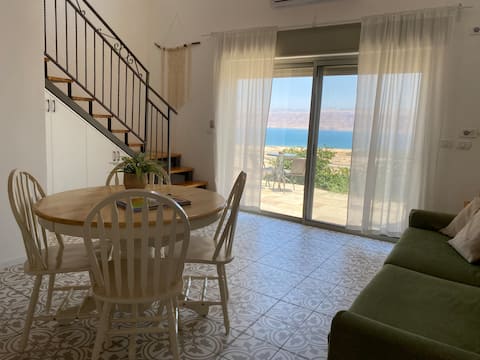 A romantic zimmer on the dead sea