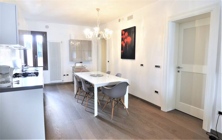 Stylish 100 meter from San Marco square, sleeps 6 gallery image 5