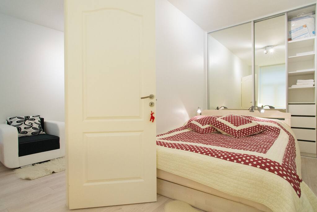 This bedroom calls for breakfast in bed... (Spoiler alert - you might not want to leave it all day)