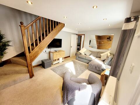 Rabbit Cottage, cosy, convenient & central