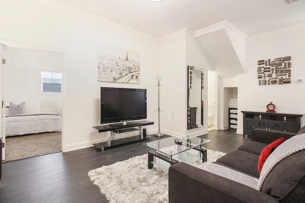 Super Inviting Living Space; Perfect for Entertaining!!!