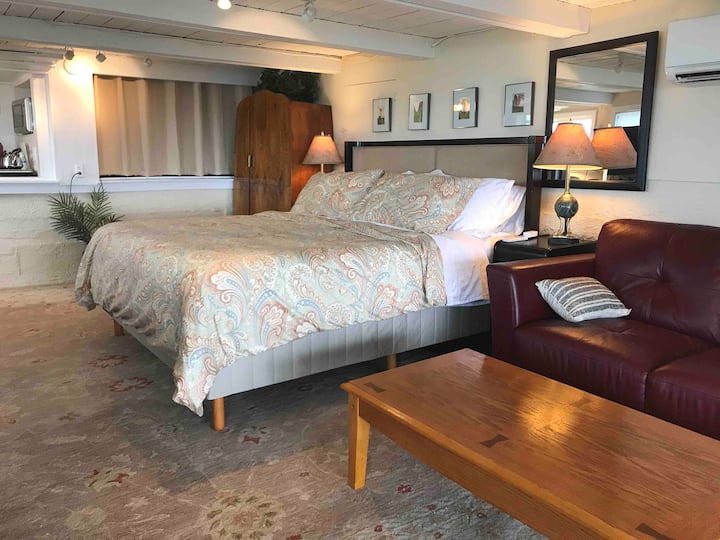 Enjoy the comfortable california king bed and bedding.  It’s amazing!