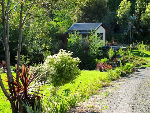 Airbnb Kimbolton Vacation Rentals Places To Stay Manawatu