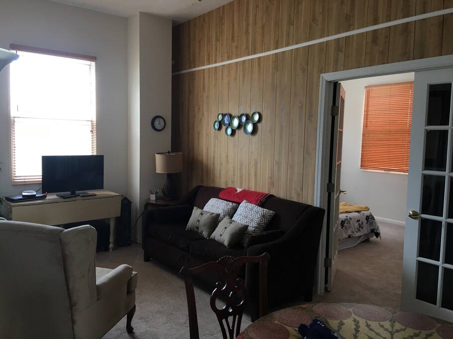 living area with flat screen tv