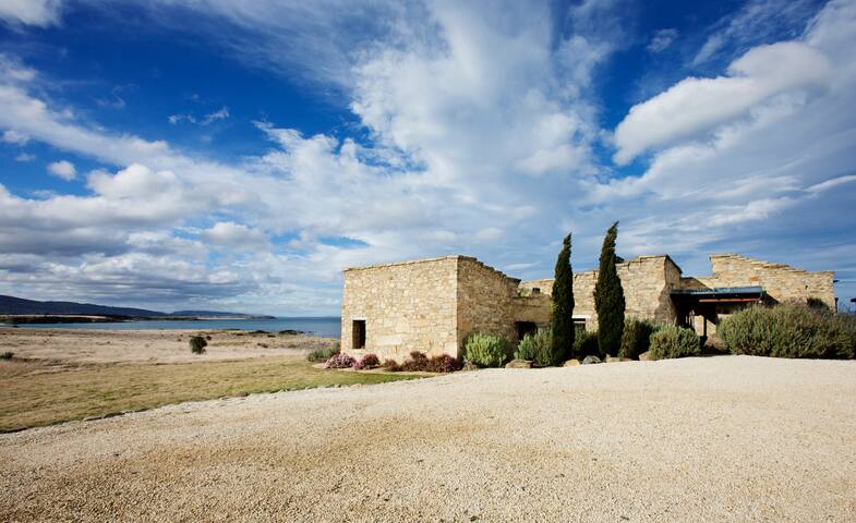 Thalia Haven: remote, wild, off the grid gallery image 2