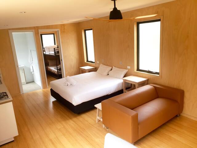 Solar Cabin – Off Grid with private bathroom