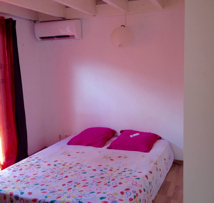 2 chambres climatisées donnant sur le patio coloré