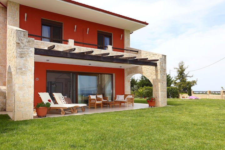 Pefkochori Villa With A Stunning View And A Pool. - Ситония