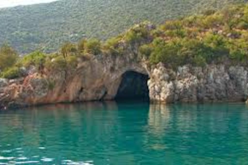 Tyros Cave / 6 km from the house