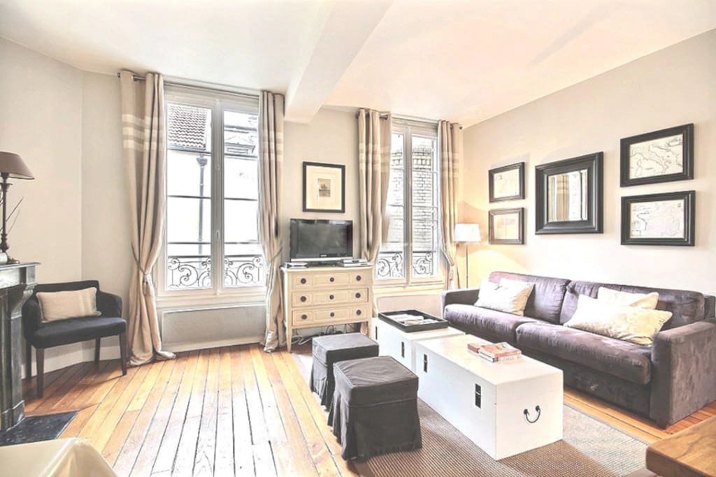 Living
The 25 square meters living room has 2 double glazed windows facing courtyard . It is equipped with : double sofa bed, coffee table, cable, TV, DVD, chest of drawers, decorative fireplace, hard wood floor.