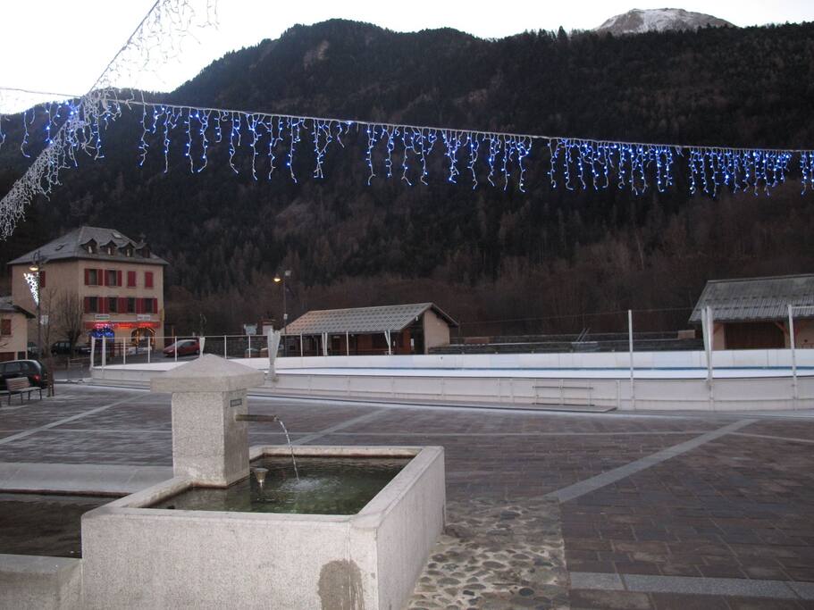 Place du village avec patinoire