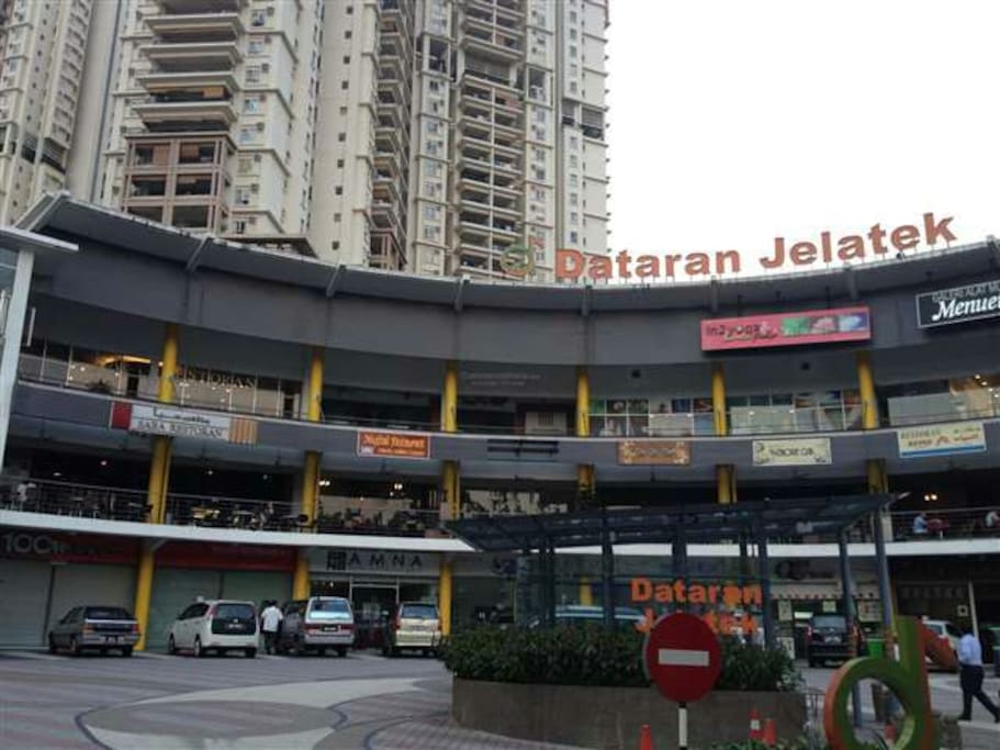 Dataran Jelatek - restaurant & shopping complex next door