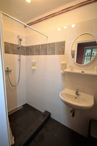 2BDR Beautiful apartment in the center for 7 pax gallery image 4