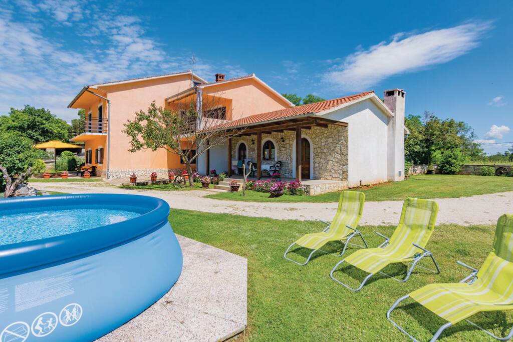 Swimming pool in back yard
