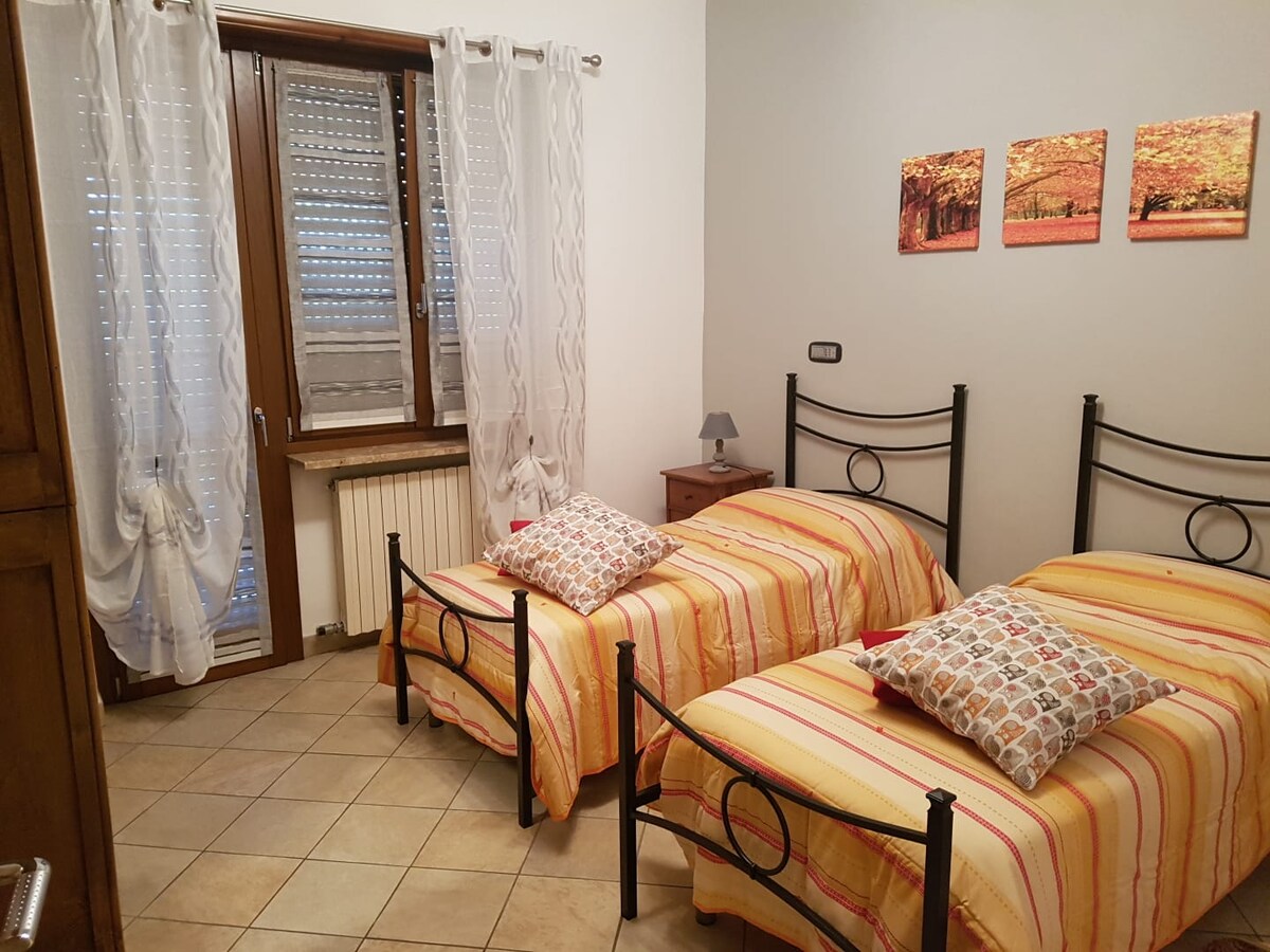 საძინებელი ერთადგილიანი საწოლებით