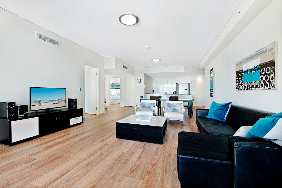 3 Bedroom Apartment in Heart of Broadbeach - photo 5