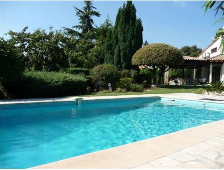 Extérieur et piscine