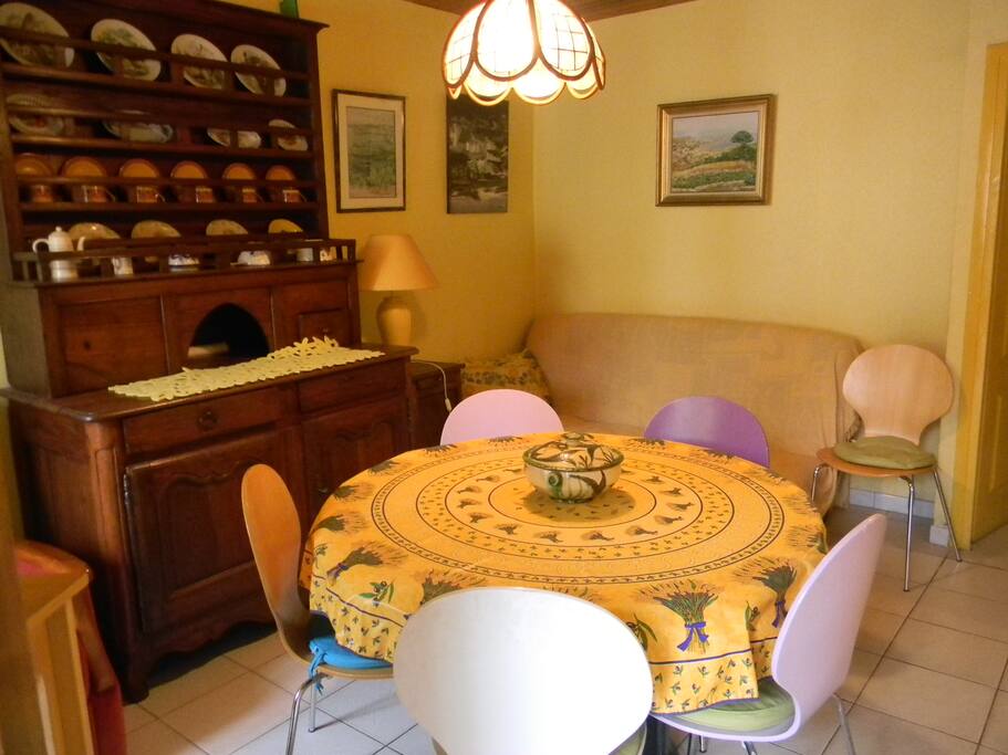 salon avec canapé lit