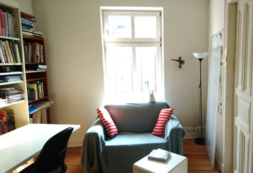 Blick ins Zimmer, ruhig, hell, moderne Doppelverglasung