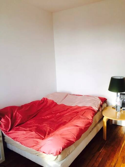 Chambre avec lit double