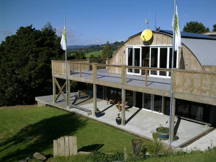 North Face. Lounge upstairs, dining room/kitchen below.