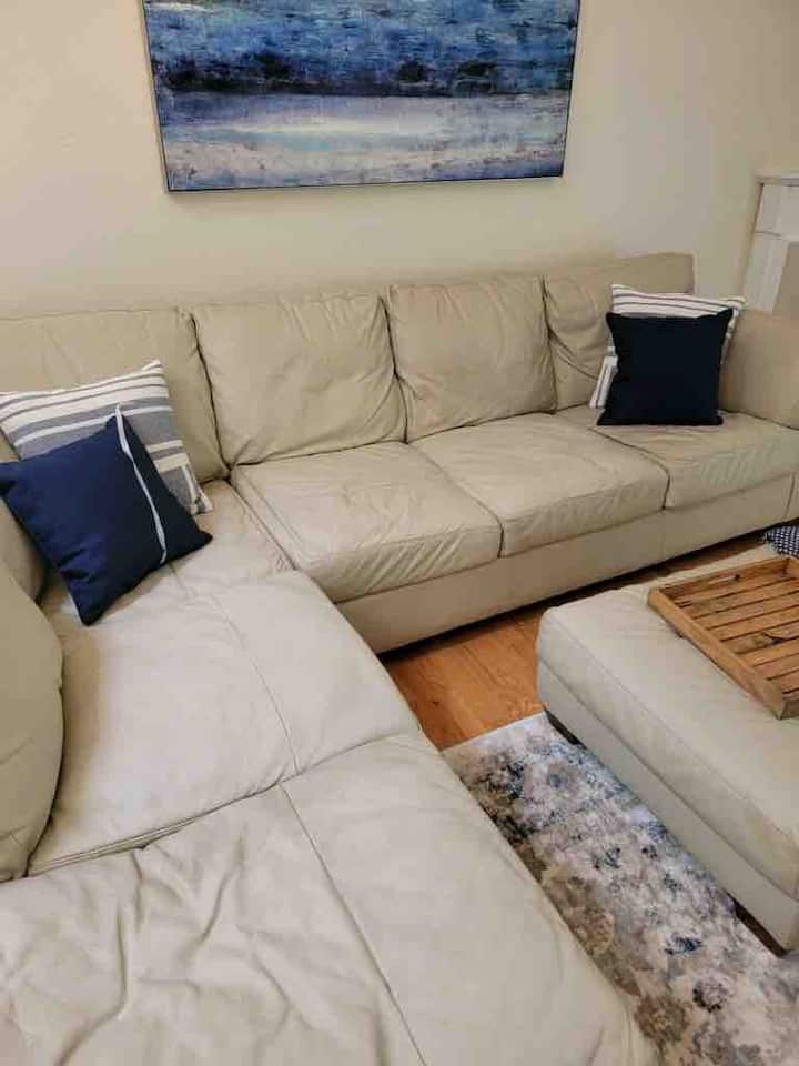 Quiet family townhome, modern, clean living