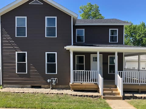 Watkins Glen House walking distance to State Park