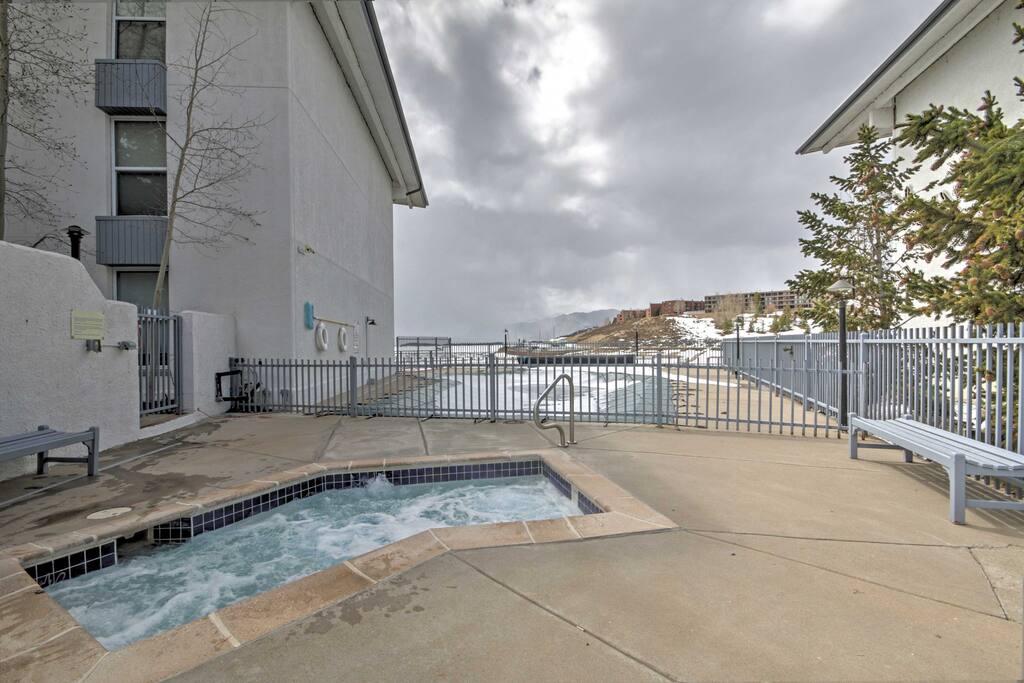 Enjoy community amenities such as the pool and hot tub.