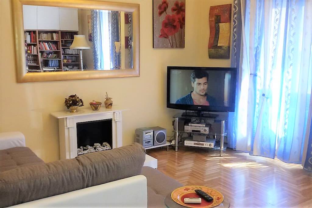 Living Room: Maxi LCD TV