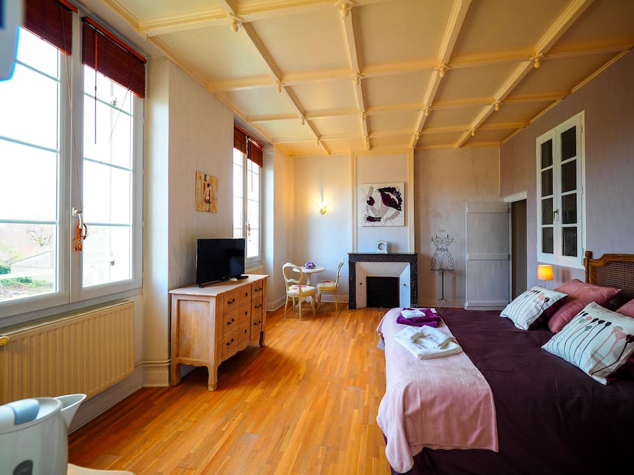 chambre vue depuis la porte