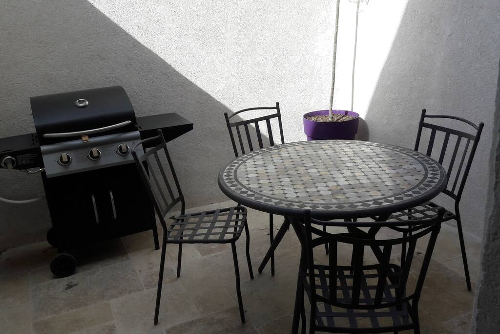 TERRASSE EQUIPE BARBECUE A GAZ
