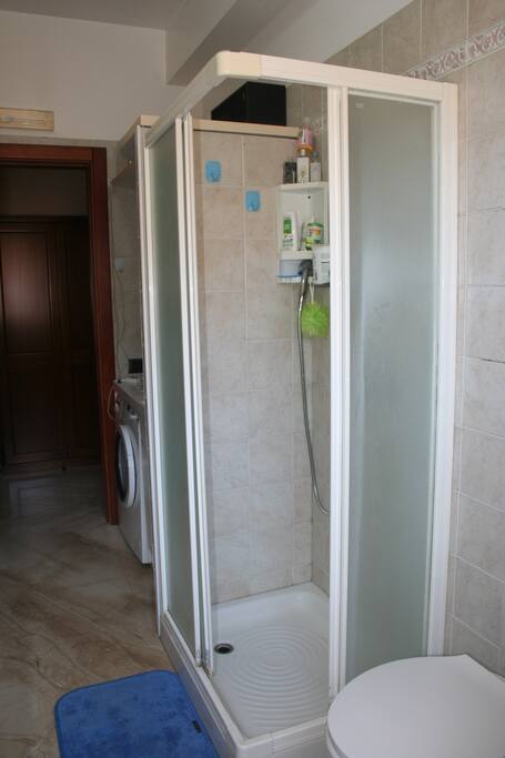 Bagno ospiti con finestra