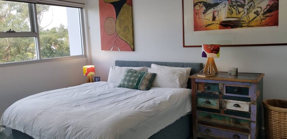 Manly: Beautiful 3 Bedroom apt with stunning views gallery image 5