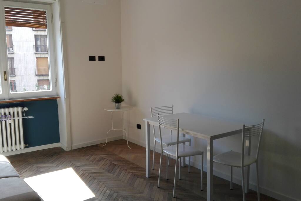 Kitchen extensible table