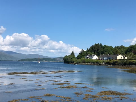 Cosy loch side cottage