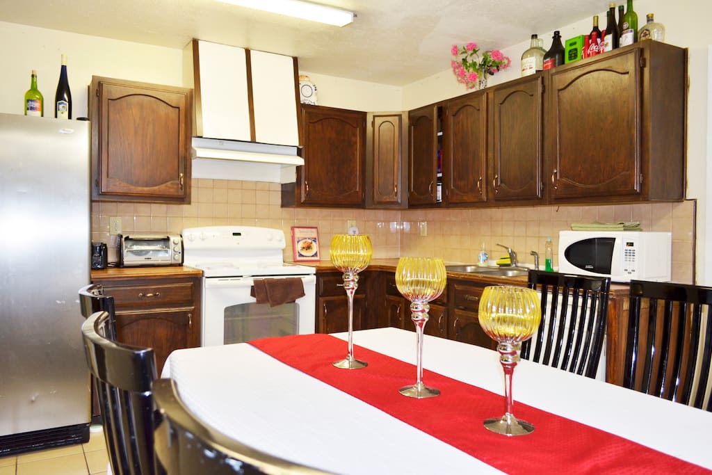 Kitchen with Dining table