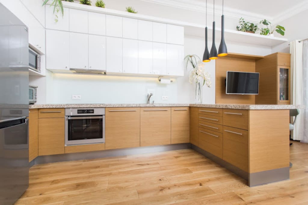 Full kitchen