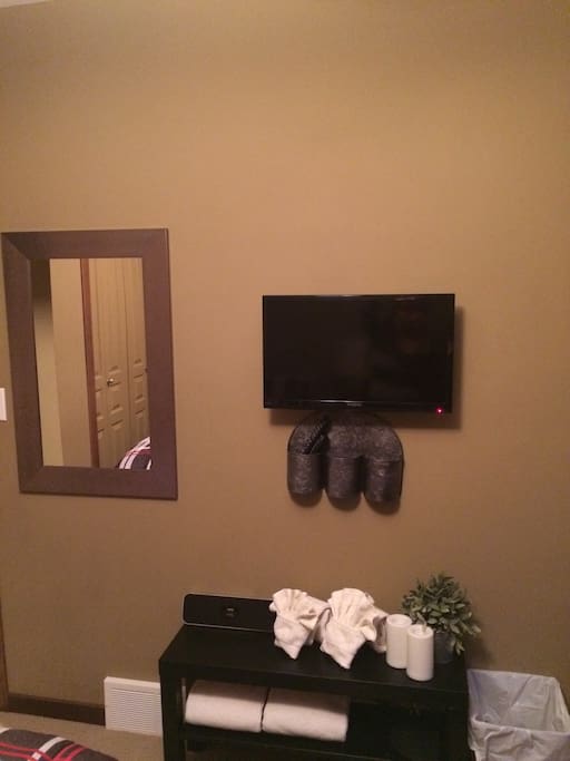 All bedrooms equipped with Cable TV & Ceiling Fans/