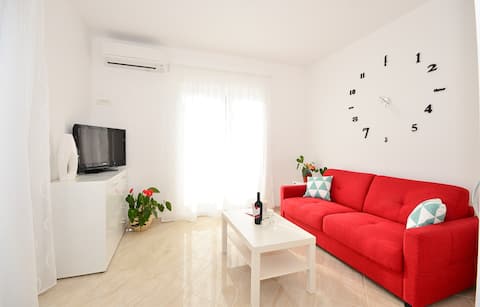 Successful Airbnb property: Elegant & Cosy Apartment in Orasac in Orašac