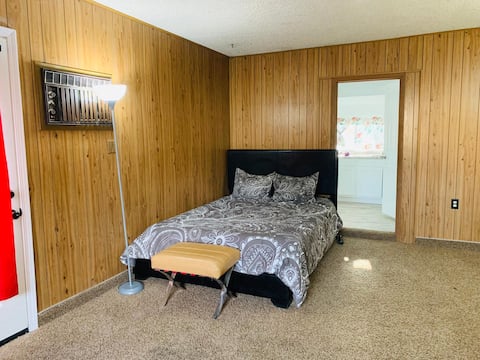 Private entrance (Old Fashioned Studio)