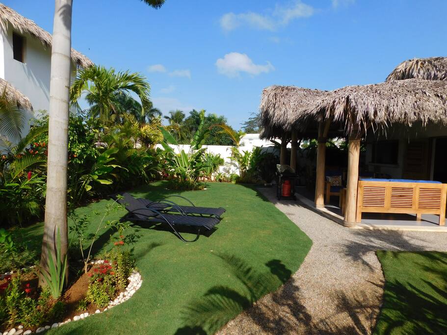 Notre jardin pour bronzer ou vous détendre...